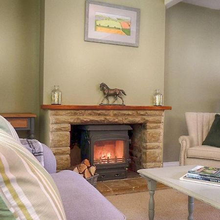 คอตส์โวลด์ คอทเทจ เจมส์ - ไอวี่ คอทเทจ Villa Bourton-on-the-Water ภายนอก รูปภาพ
