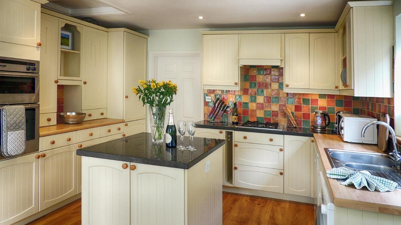 คอตส์โวลด์ คอทเทจ เจมส์ - ไอวี่ คอทเทจ Villa Bourton-on-the-Water ภายนอก รูปภาพ